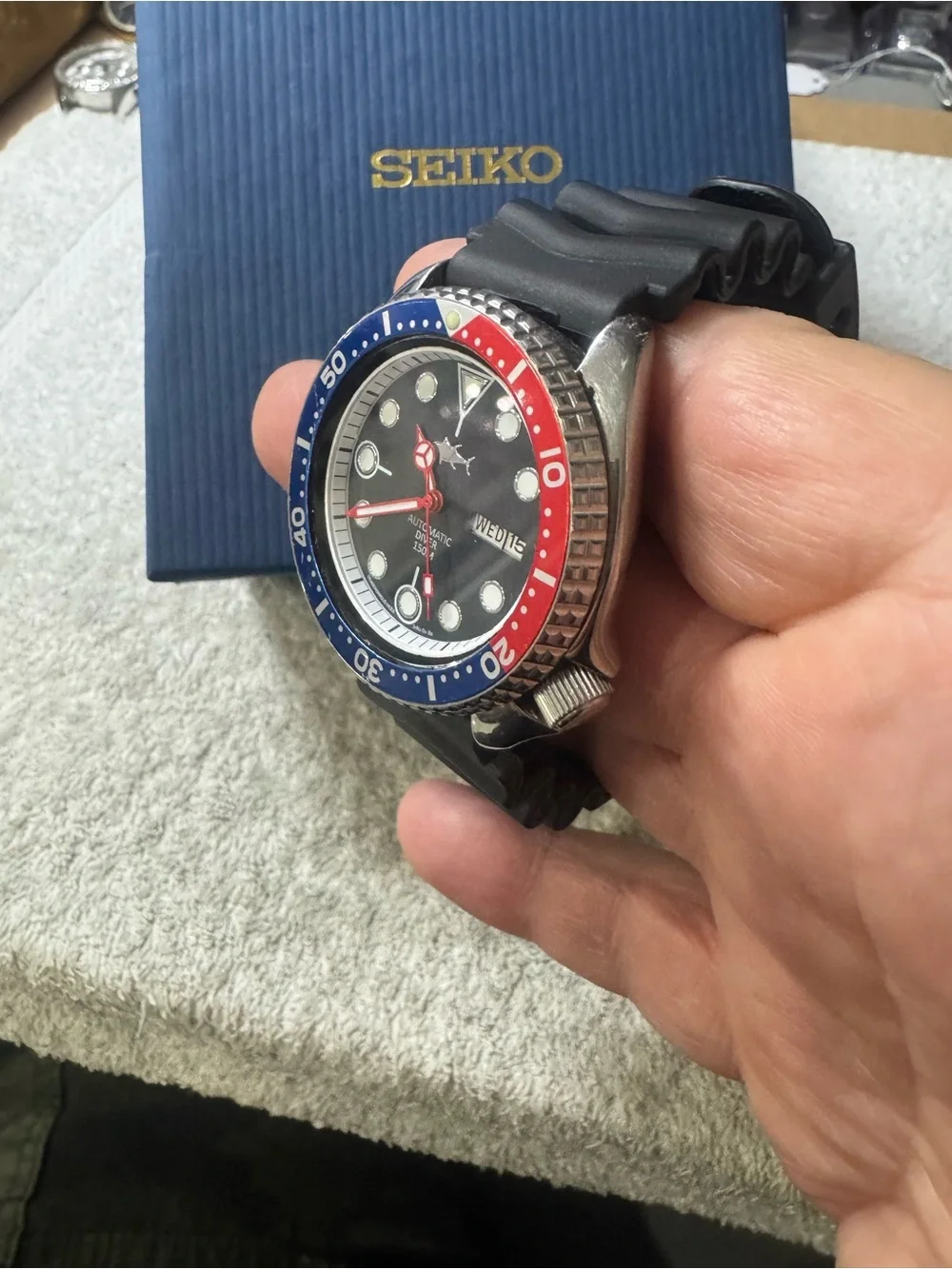 #194 Seiko Automatic Diver 150M Men's Swim Watch - Blue/Red