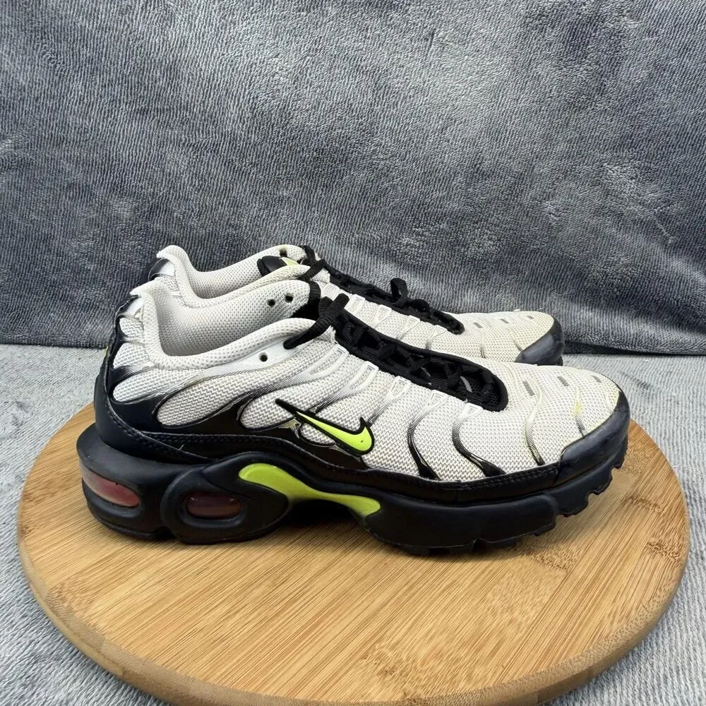 Nike Air Max Plus TN Shoes Boys Size 6Y White Black Running Sneakers BV0047-100