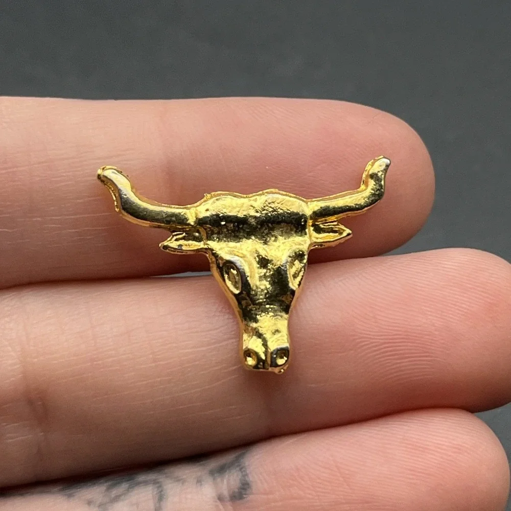 Longhorn Cow Bull Head Horns Gold Tone Lapel Hat Pin‎