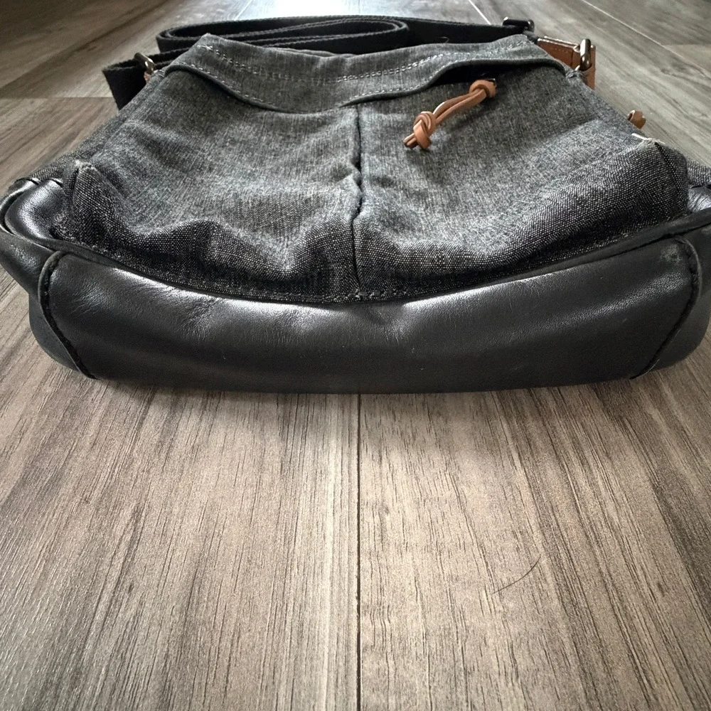 Fossil crossbody messenger