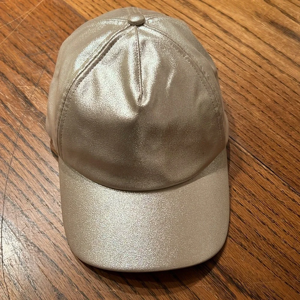 Guess taupe polyurethane