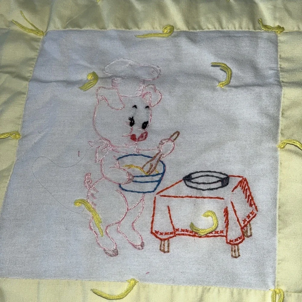 Vintage Baby Blanket Quilt. Pigs. Piggies.‎ 42 X 52. Yellow.