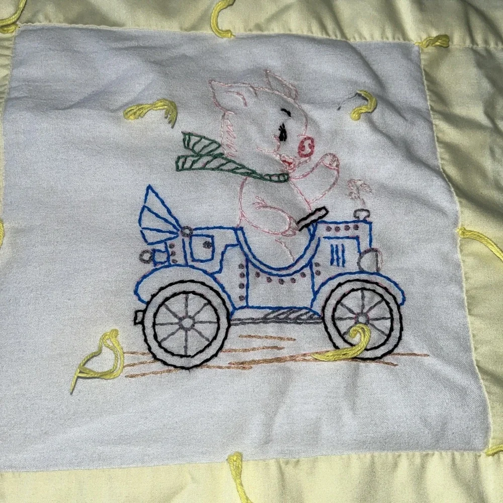 Vintage Baby Blanket Quilt. Pigs. Piggies.‎ 42 X 52. Yellow.