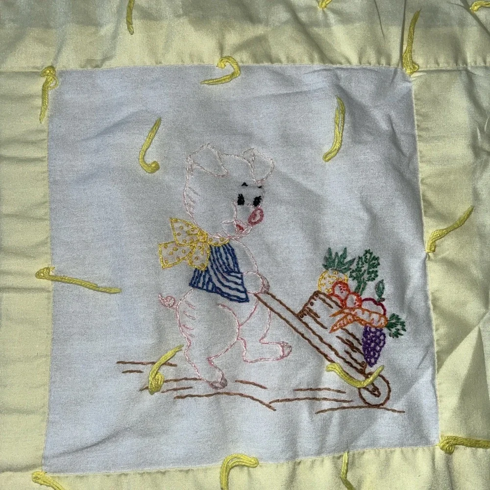 Vintage Baby Blanket Quilt. Pigs. Piggies.‎ 42 X 52. Yellow.
