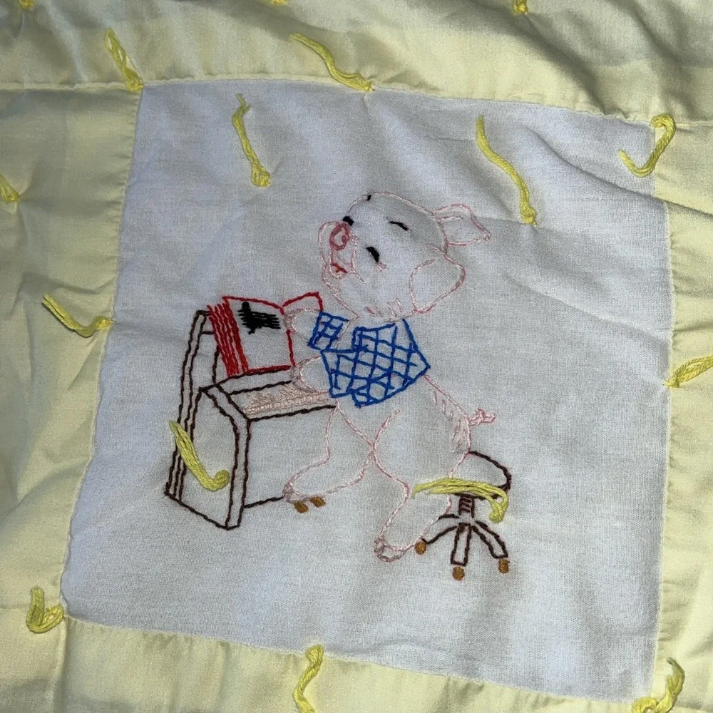 Vintage Baby Blanket Quilt. Pigs. Piggies.‎ 42 X 52. Yellow.