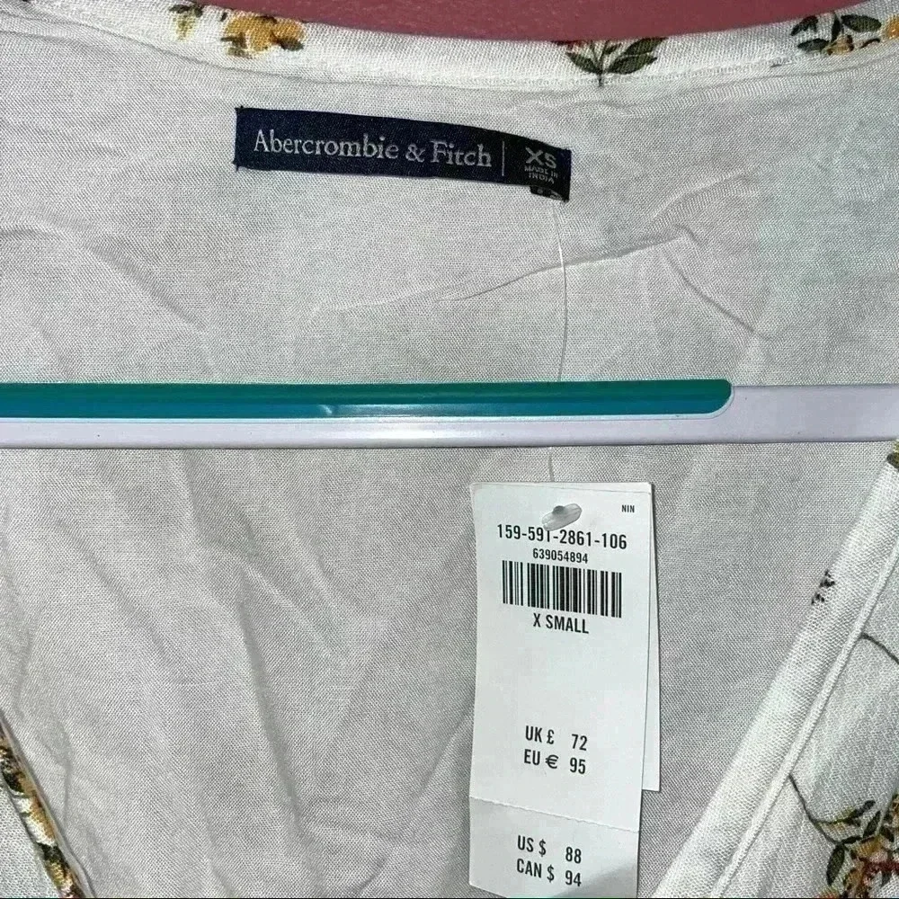 Abercrombie & Fitch new tags