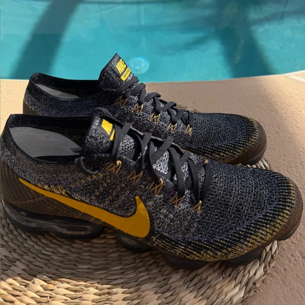 Nike Air VaporMax Flyknit Black Mineral Gold Men’s 11.5 Sneakers