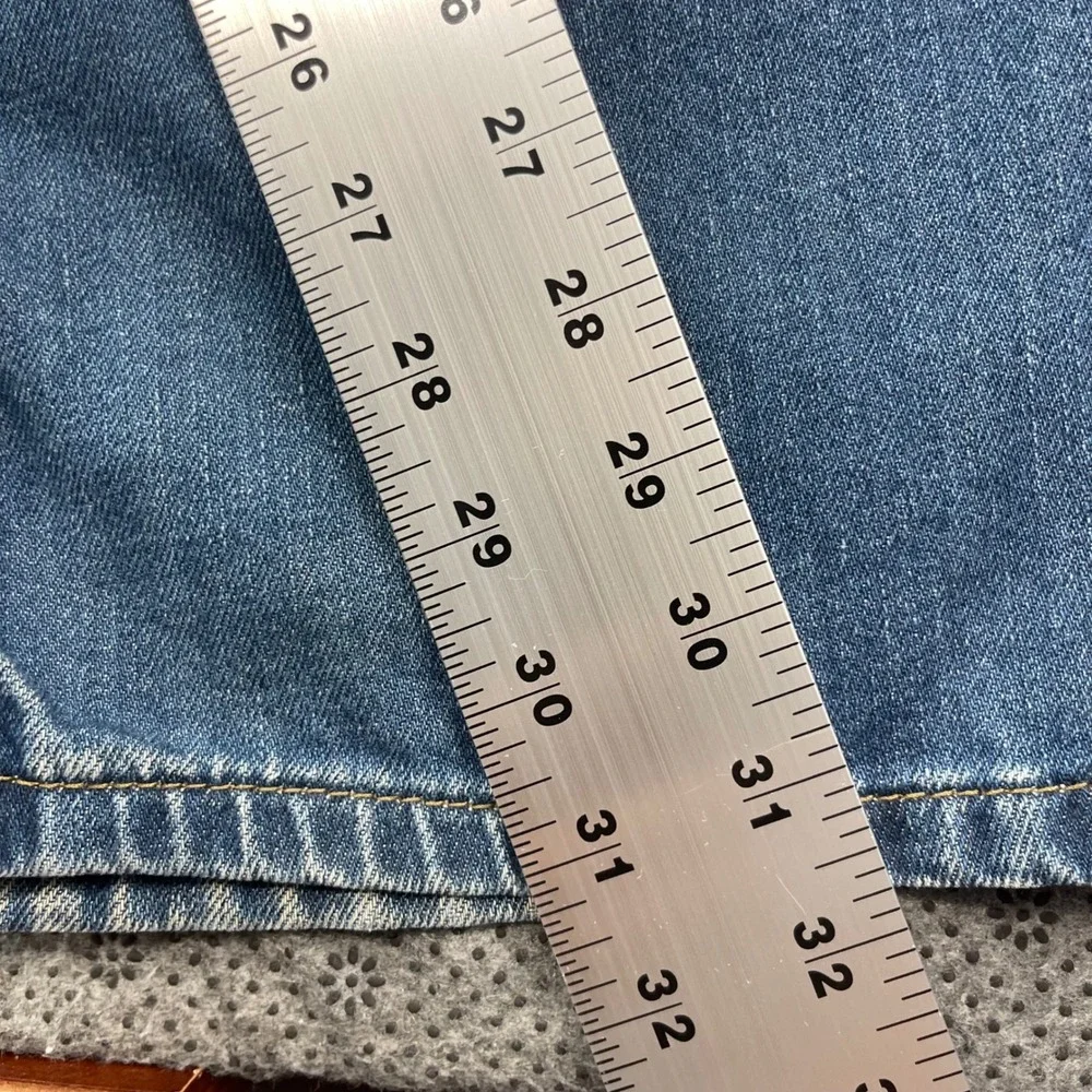 Levis small faint