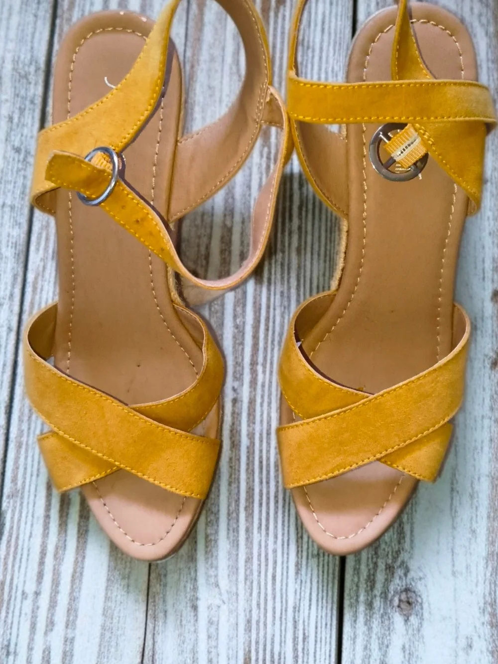 N/A chic yellow