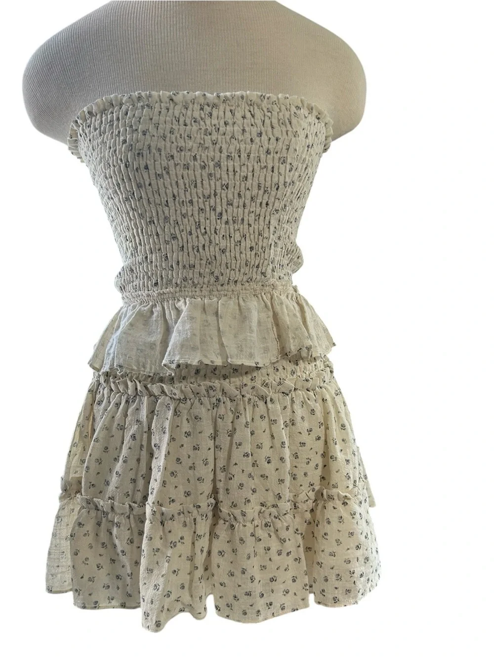 Olivaceous floral smocked