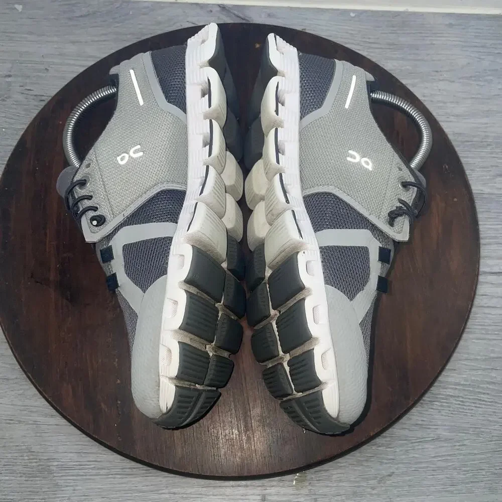 On Cloud 5 Womens Size 7 Gray White Athletic Running Walking Shoes Sneakers