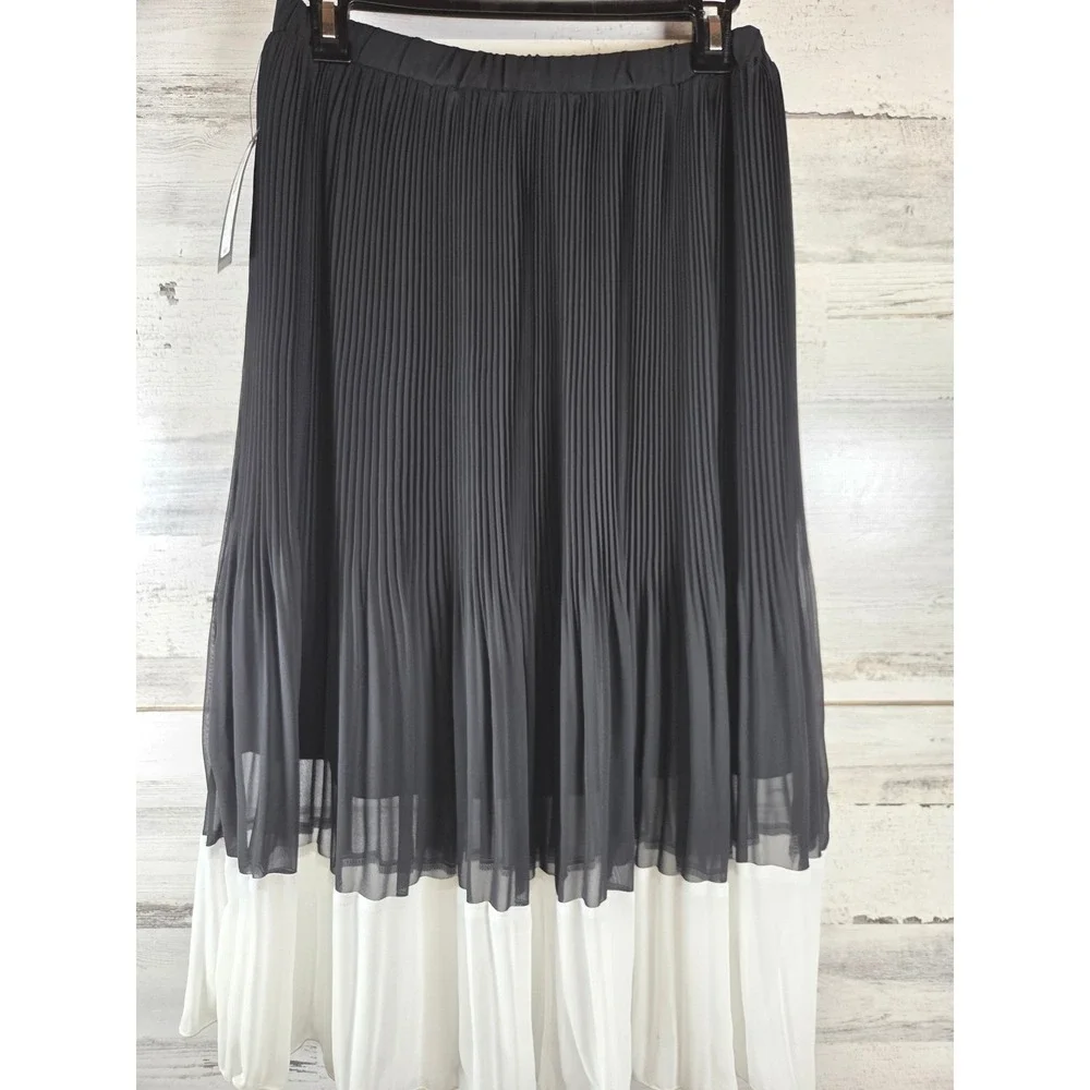 Worthington pleated skirt