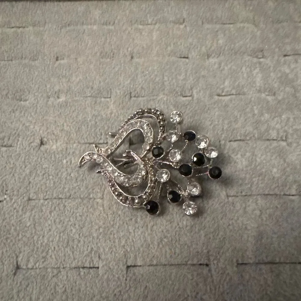 Unbranded Women's Black and Silver Jewellery