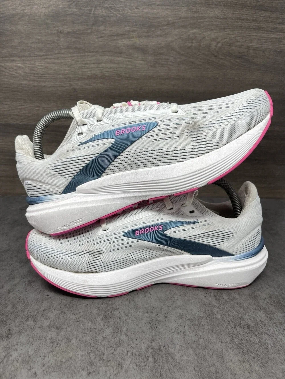 Brooks Revel 8 White Moonlight Pink Size 9 Womens Running Shoes Sneakers