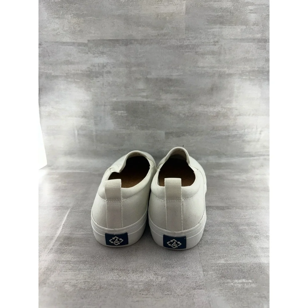 Sperry crest vibe