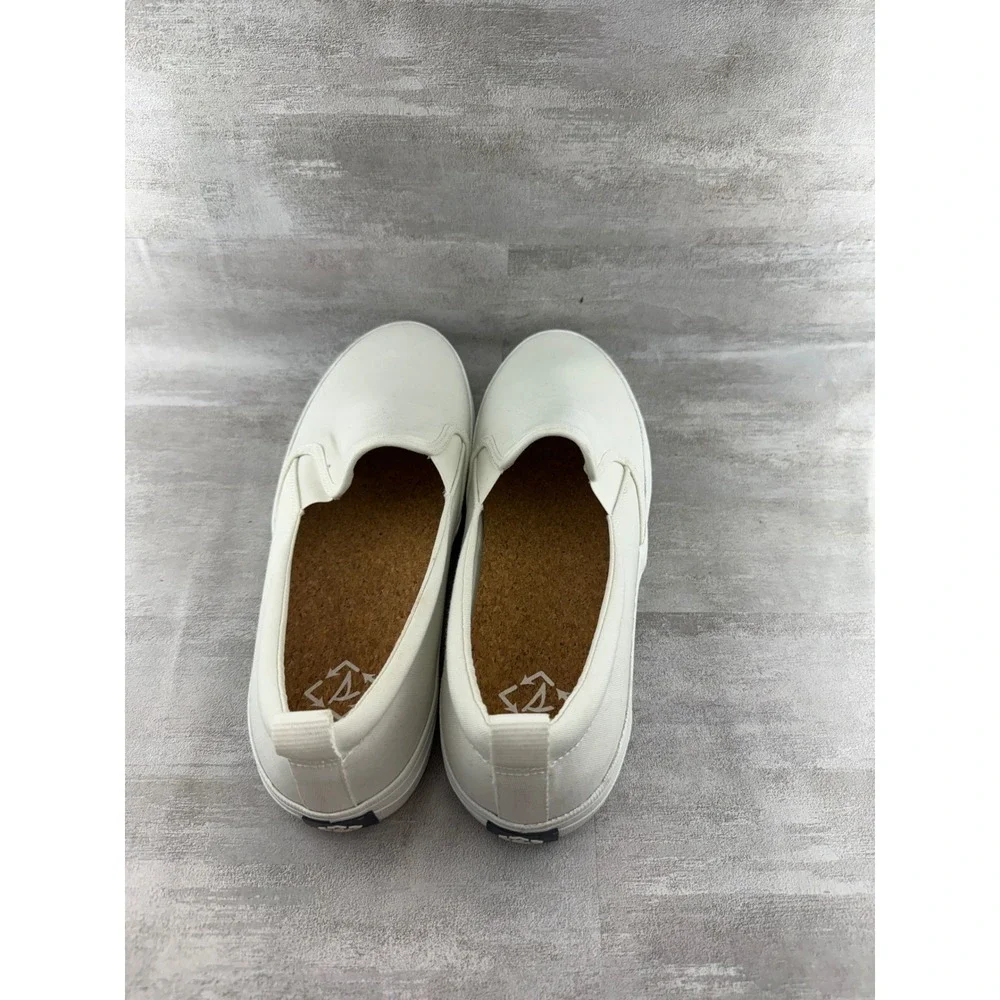 Sperry crest vibe