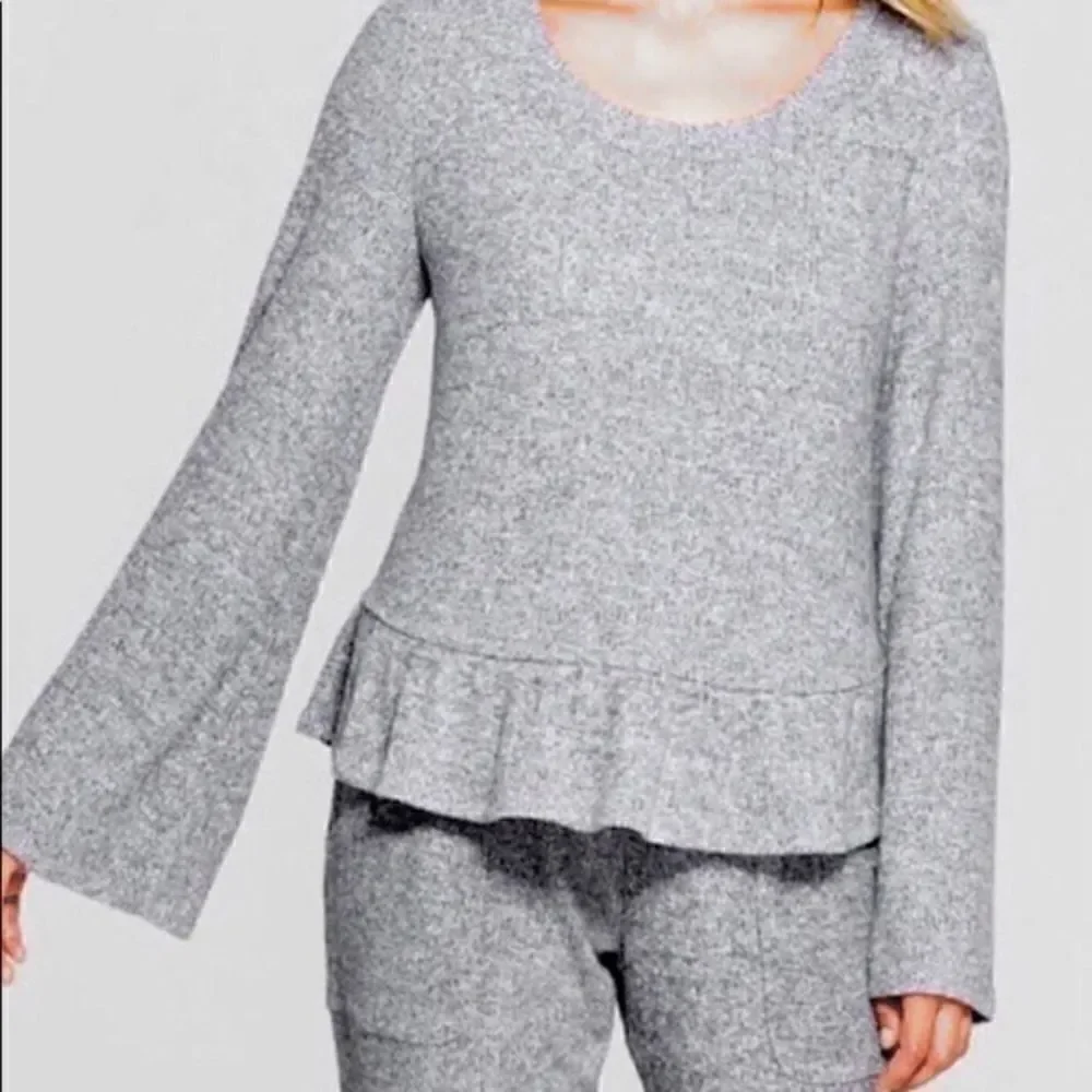 2/$20 GILLIGAN & O'MALLEY RIBBED COZY RUFFLE BELL SLEEVE SLEEP SHIRT