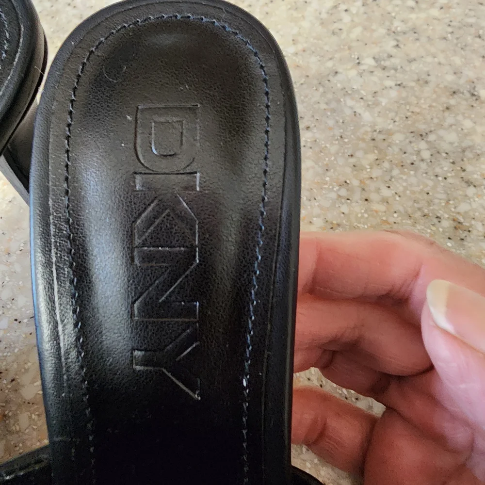 Dkny nwot sleek