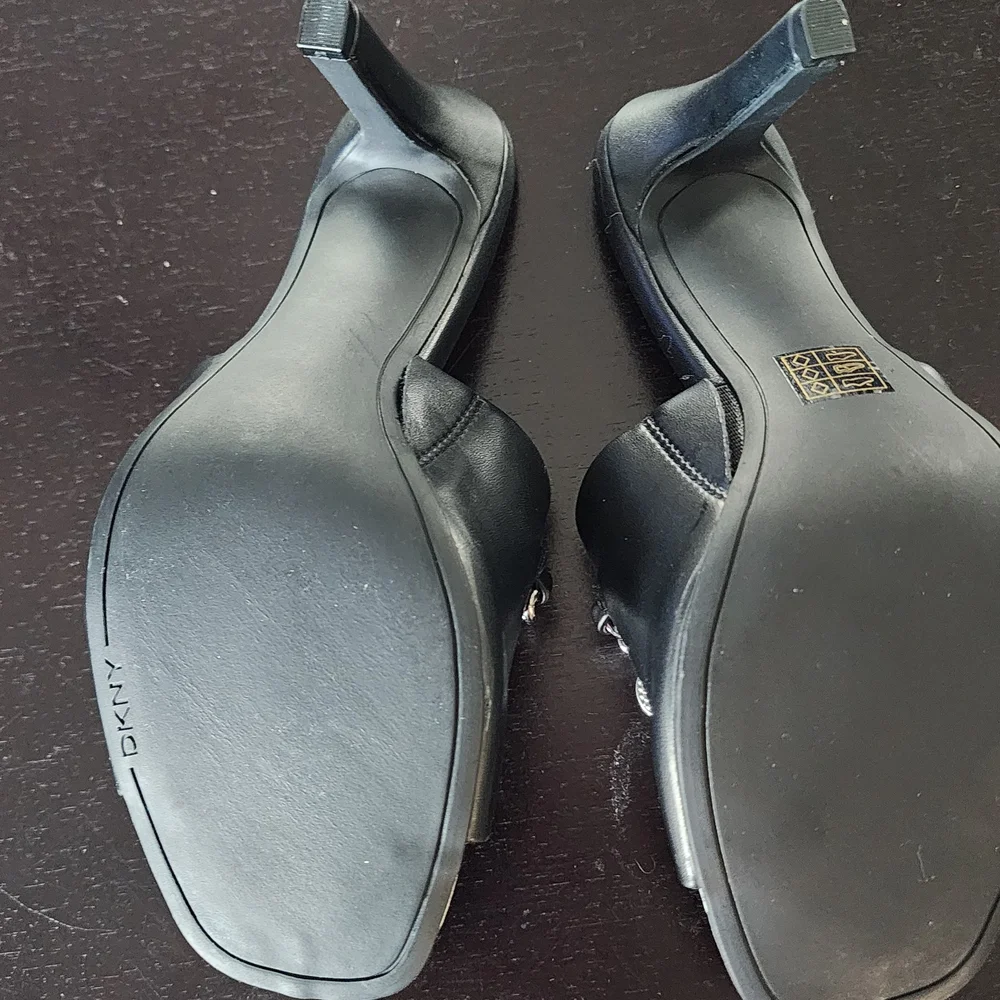 Dkny nwot sleek