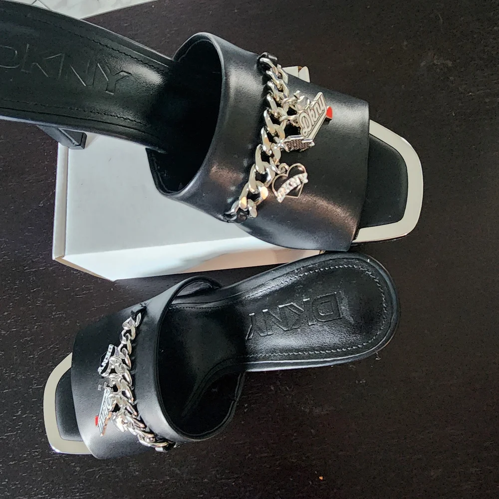 Dkny nwot sleek