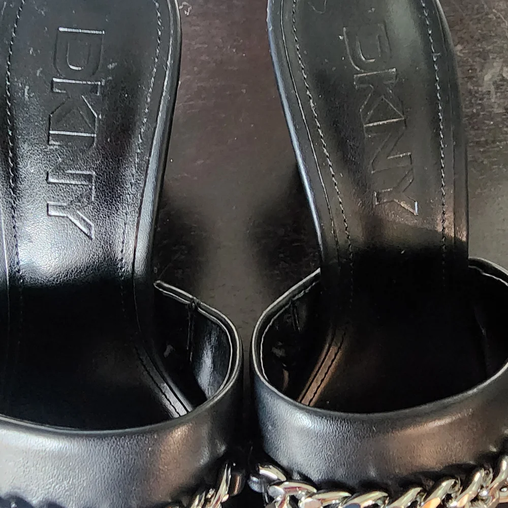 Dkny nwot sleek