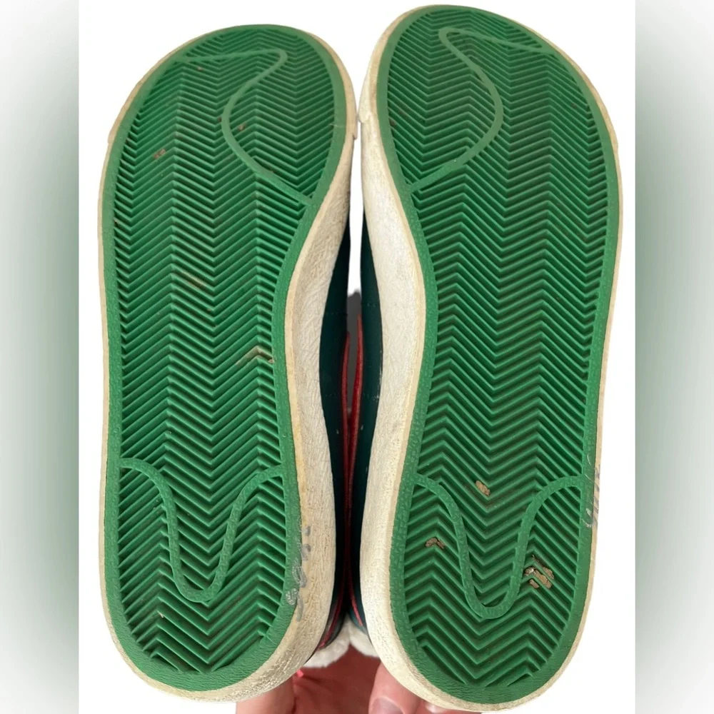 Nike please shoes wear
