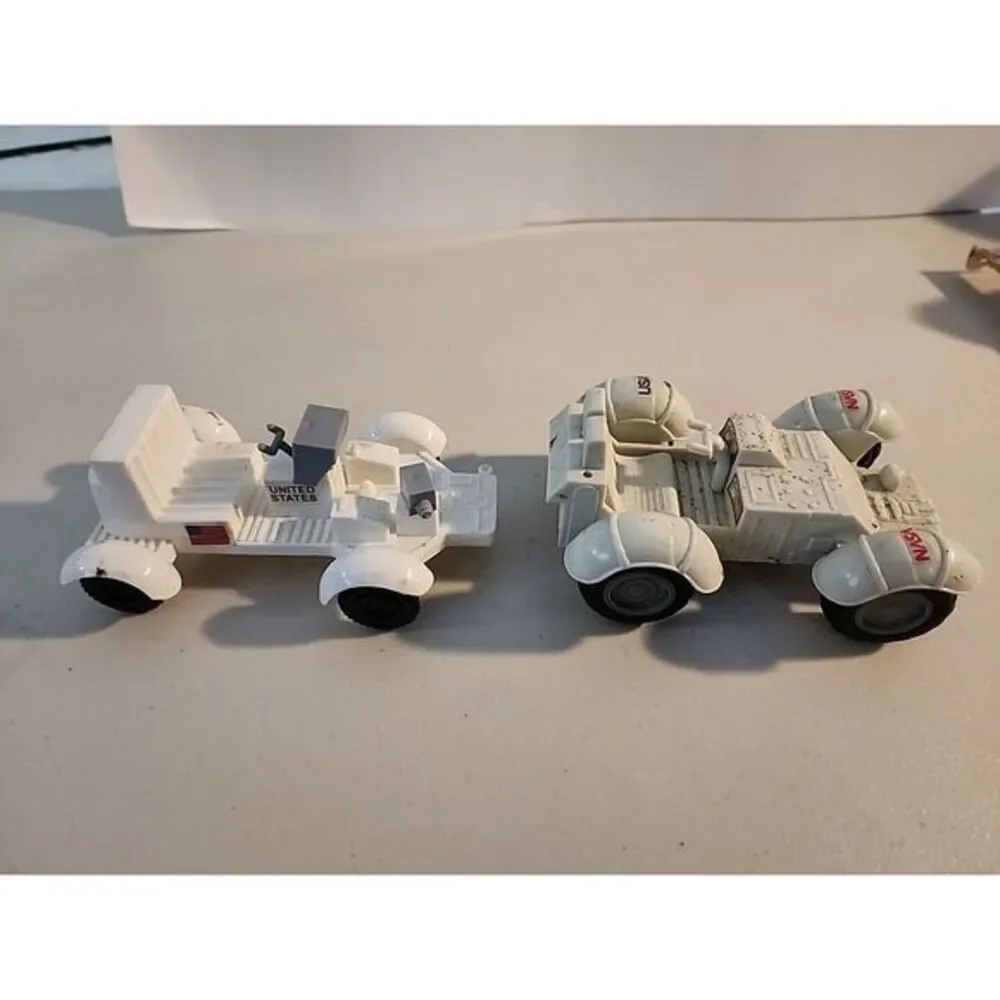 Source Unknown lot toy