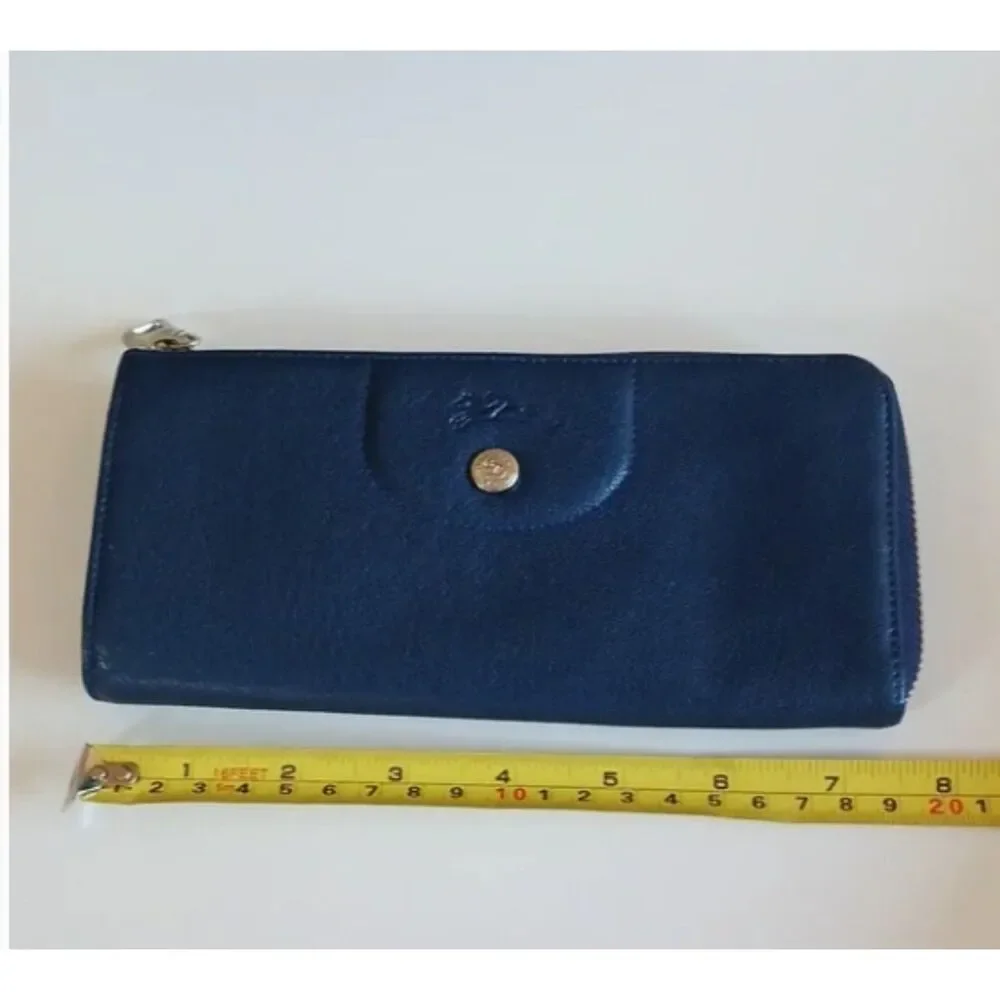 Longchamp color navy