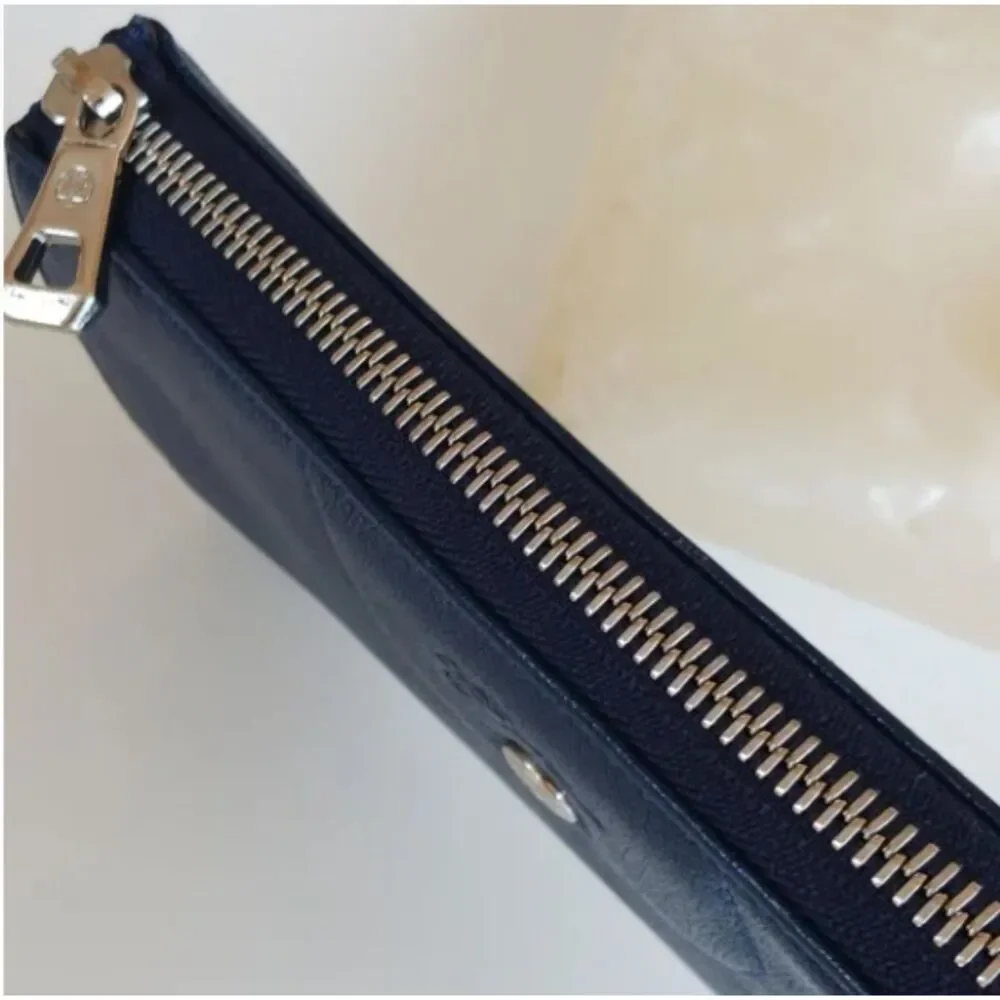 Longchamp color navy