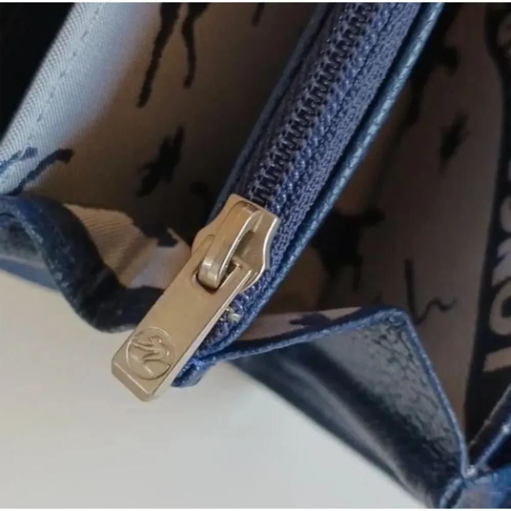 Longchamp color navy