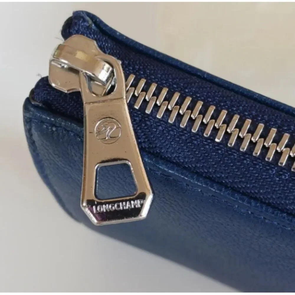 Longchamp color navy