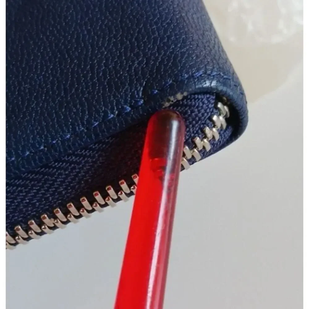 Longchamp color navy