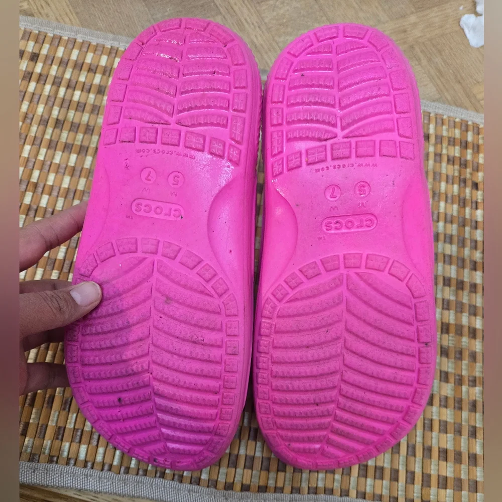CROCS these pink