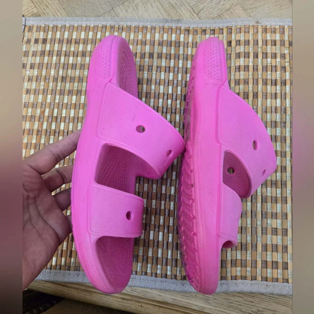CROCS these pink