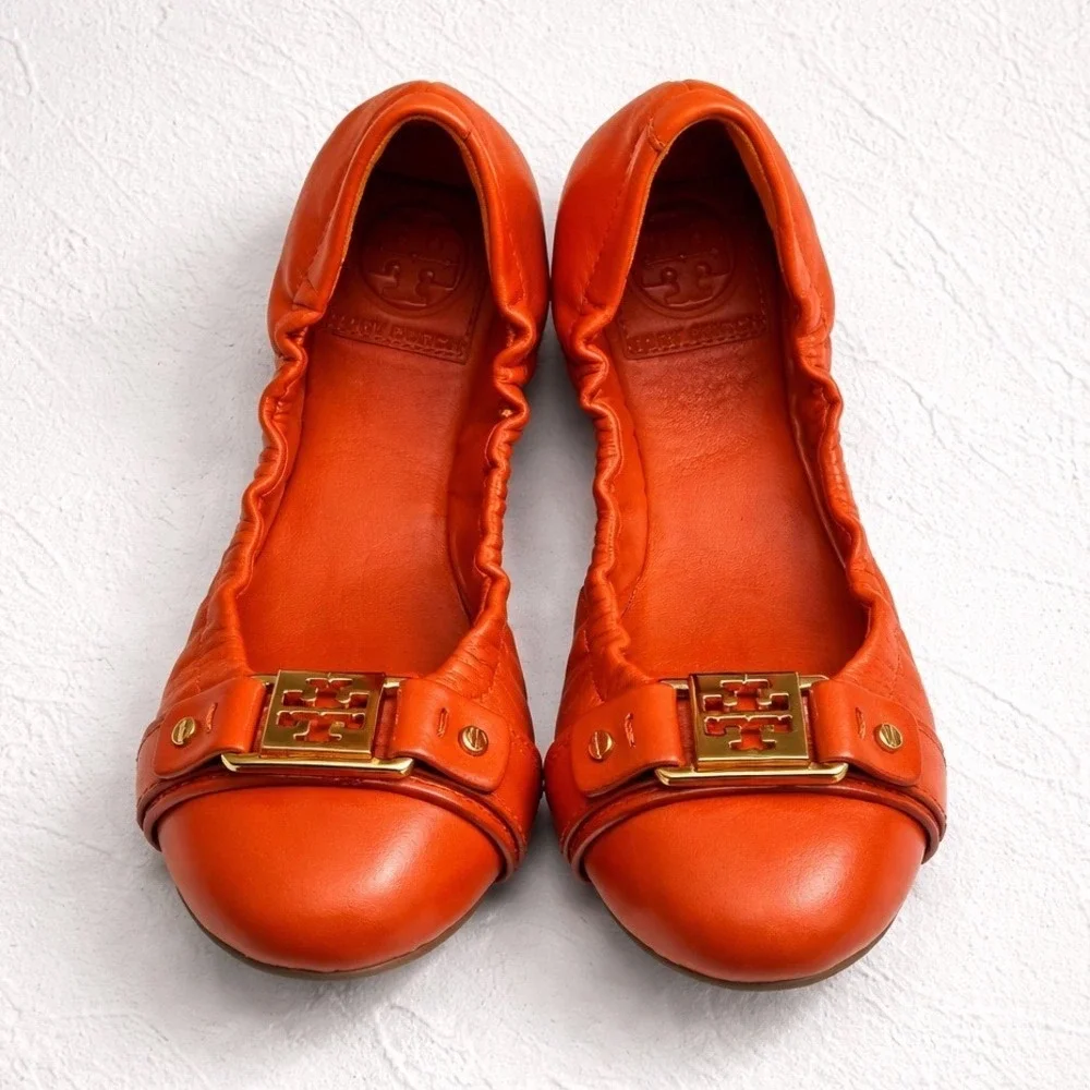 Tory Burch Ambrose Gold Logo Reva Cap‎ Toe Ballet Flats Orange Leather Size 5.5
