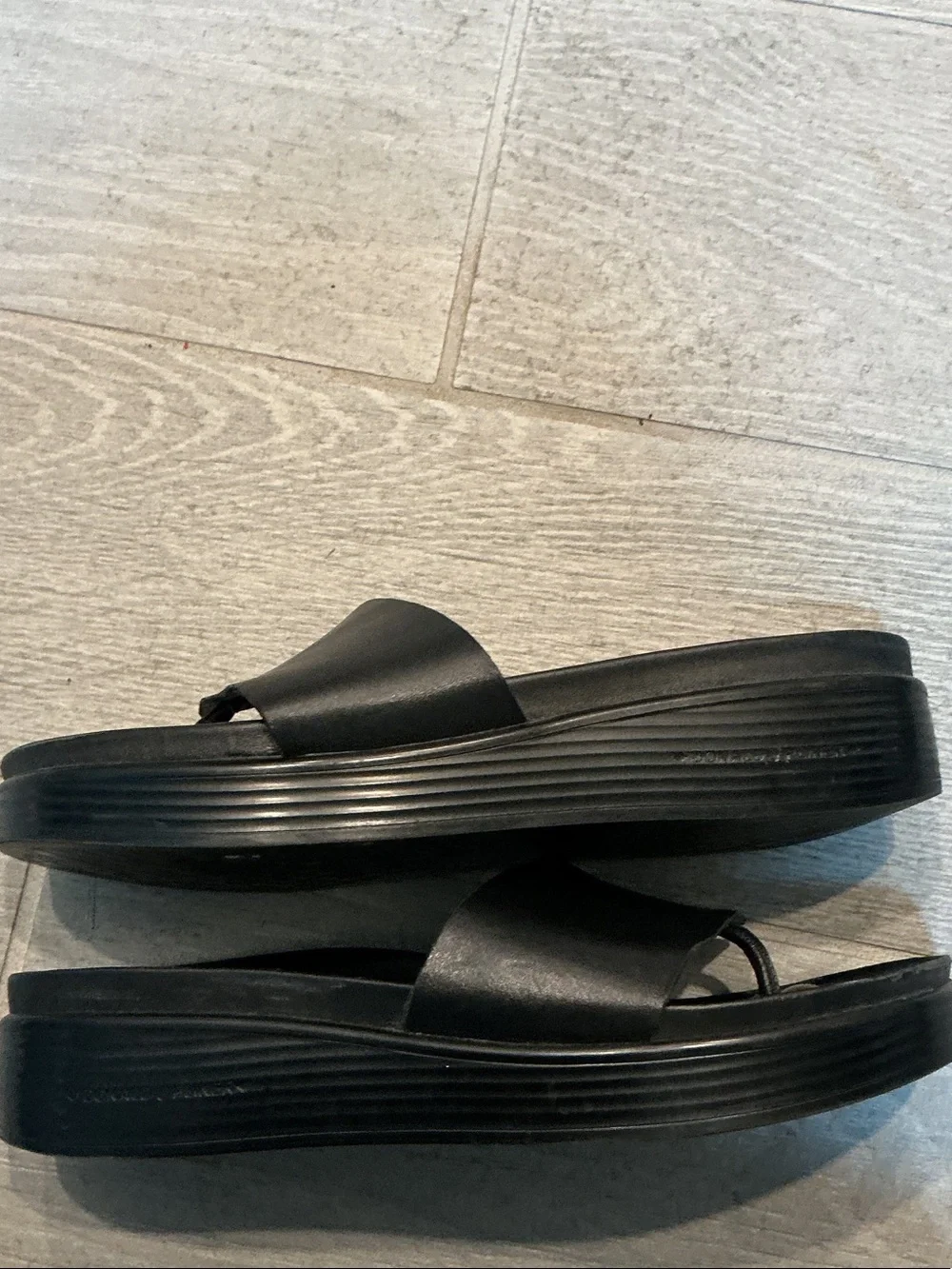 Donald J. Pliner classic black