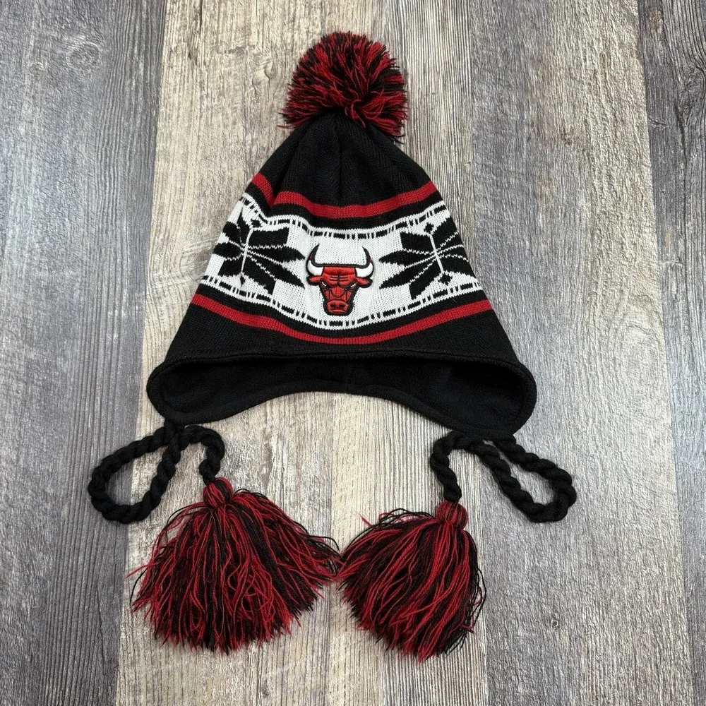Chicago Bulls New Era‎ Winter Trapper Hat Knit Snowflake Pom Tassels Black Red