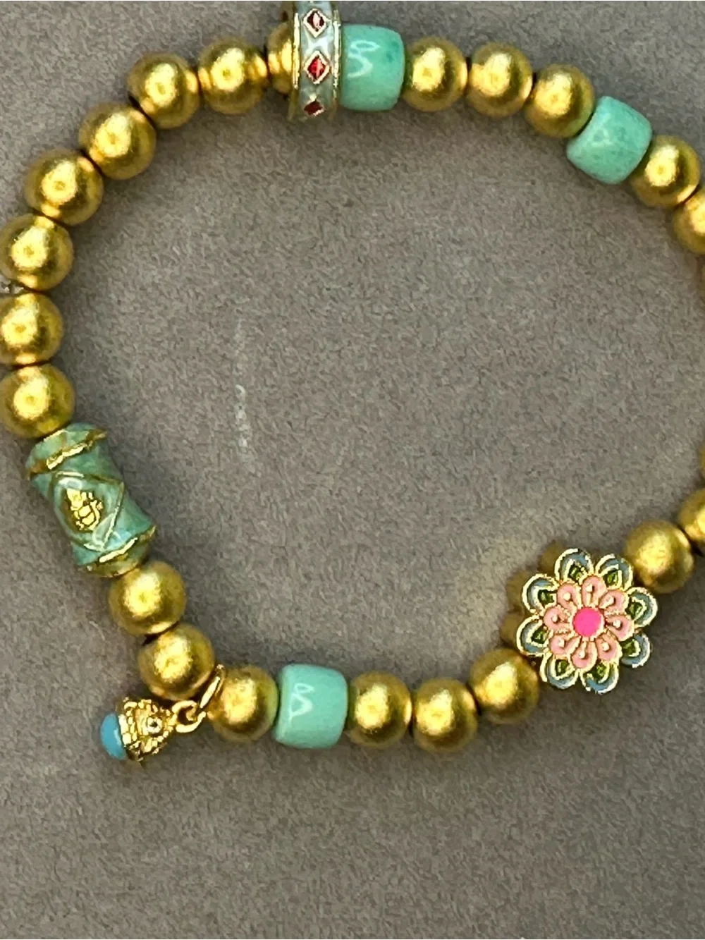 N/A elegant gold