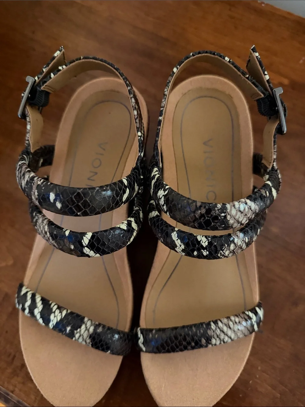 Vionic women strappy