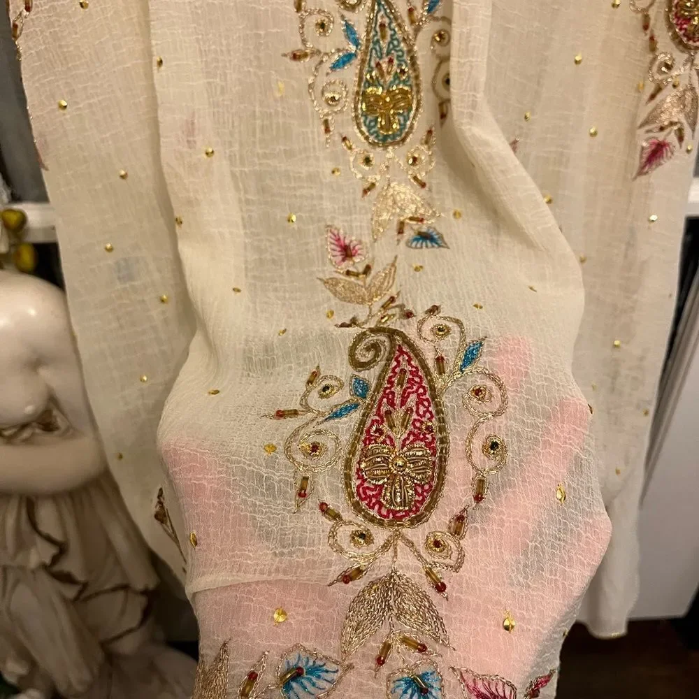 N/A elegant cream