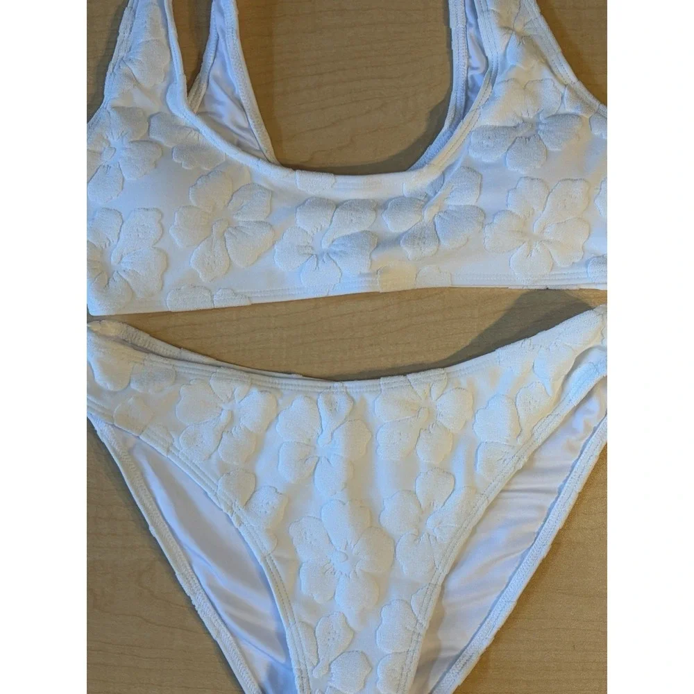 White Floral Textured Bikini Set‎ Women's Size Small 2-Piece Swimsuit