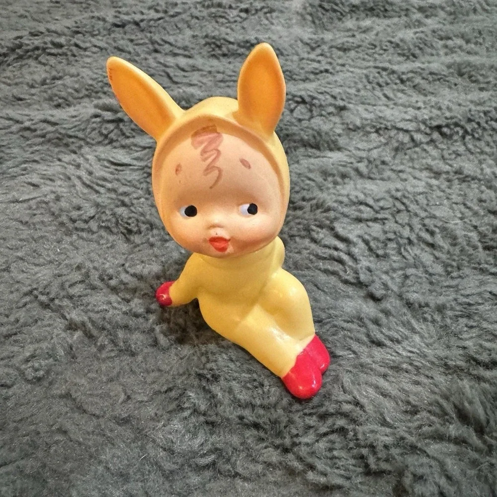 VINTAGE VINYL BUNNY‎ SUIT GIRL RARE TOY 1960s DOLL painted figure