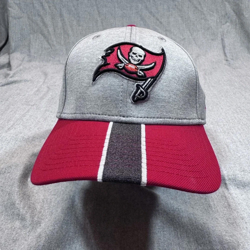 Tampa Bay Buccaneers Hat Cap‎ Fitted Mens Large/XL Gray Red NFL Football New Era