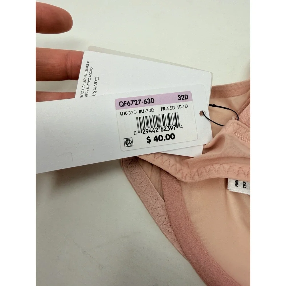 Calvin Klein wing listed tags