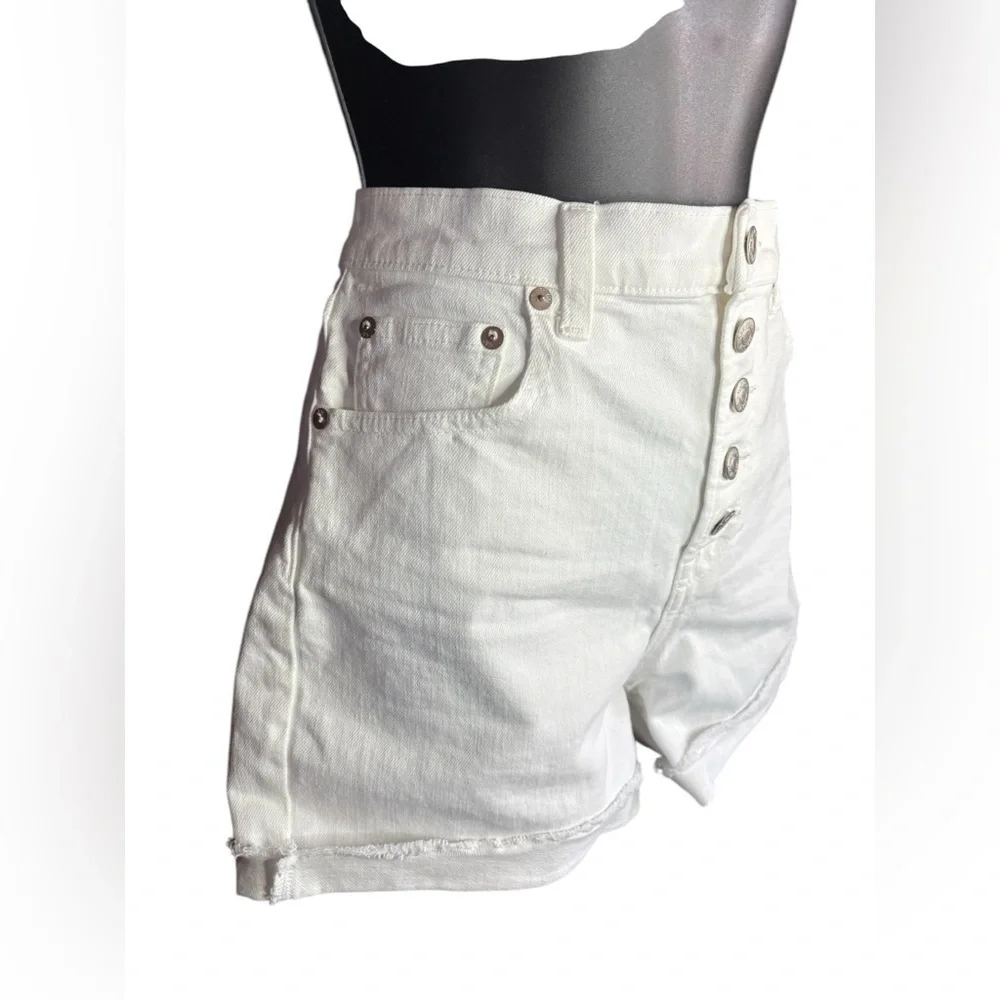 GAP women’s 4”
