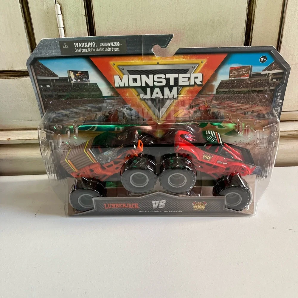 New 2024 MONSTER JAM - LUMBERJACK VS AXE - MONSTER TRUCKS - 1:64 SERIES 28 Toy