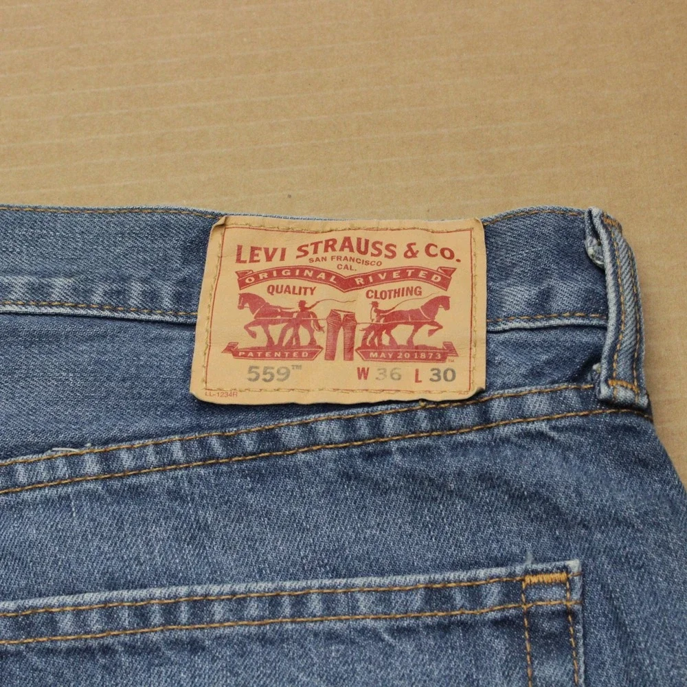 Levis levis 559