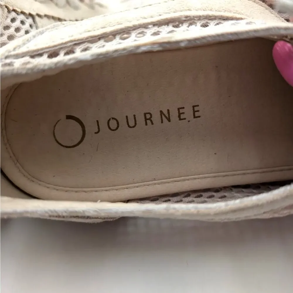 Journee Collection takes size