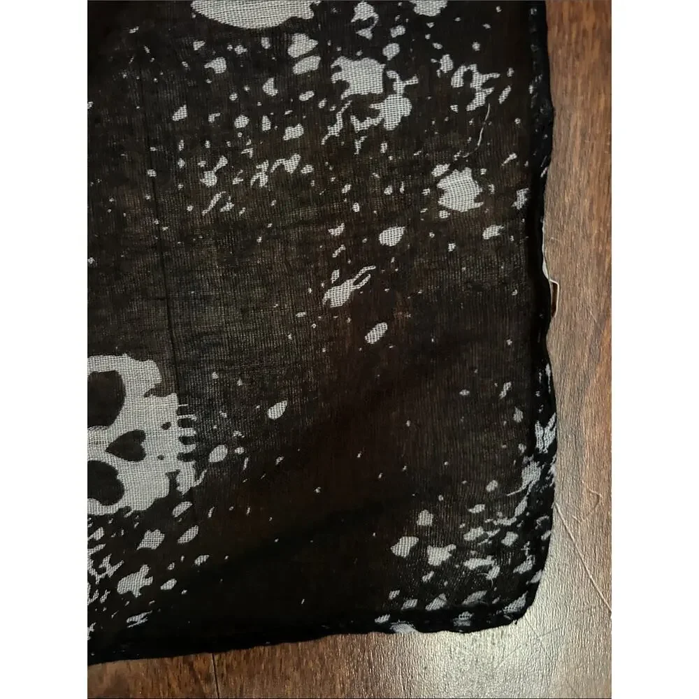 N/A black scarf