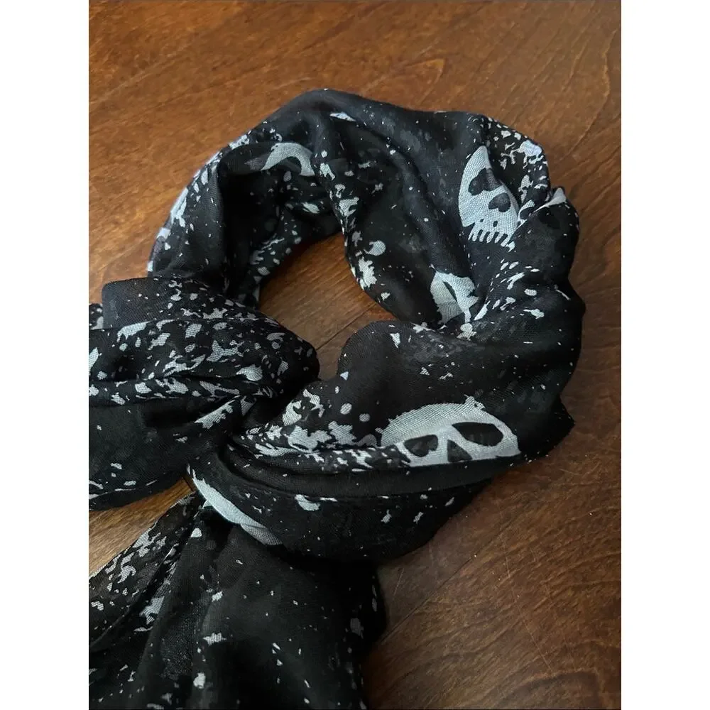 N/A black scarf